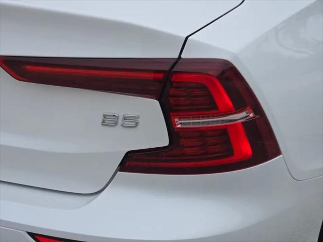 2024 Volvo S60 B5 Core Dark Theme