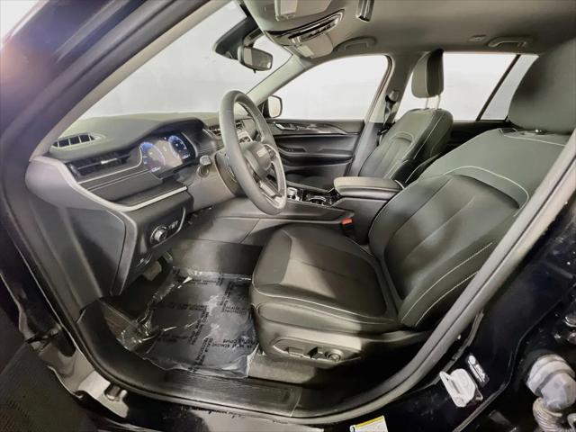 2023 Jeep Grand Cherokee Laredo 4x4