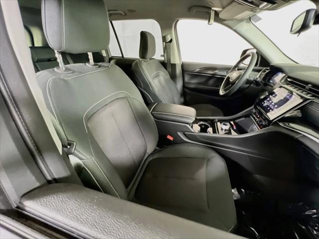 2023 Jeep Grand Cherokee Laredo 4x4