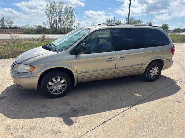 2005 Chrysler Town & Country Limited for sale in Kansas City, KS