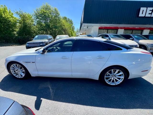 2013 Jaguar XJ Standard