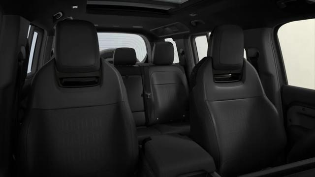 2026 Land Rover Defender P635 OCTA Black