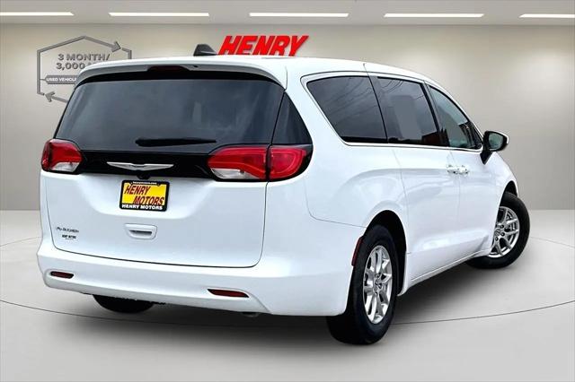2023 Chrysler Voyager LX