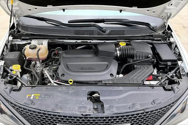 2023 Chrysler Voyager LX