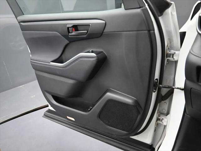 2025 Toyota Highlander LE