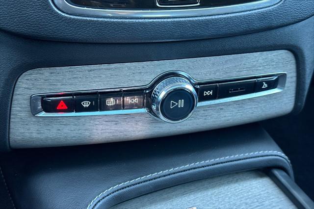 2023 Volvo XC90 Recharge T8 Ultimate Bright Theme 7-Seater