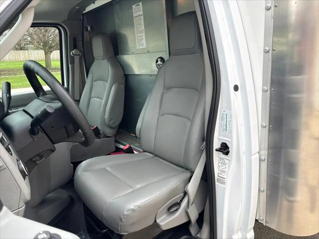 2022 Ford E-350 Cutaway Base