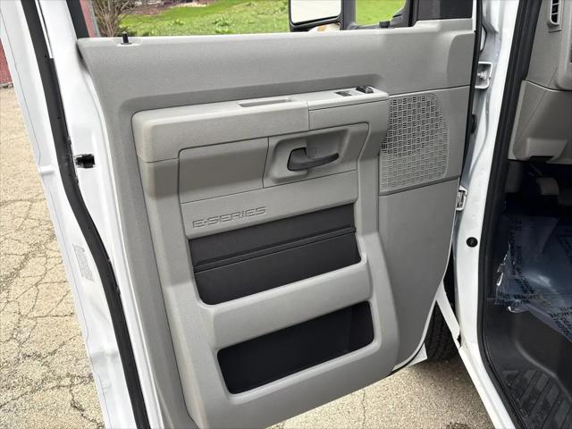 2022 Ford E-350 Cutaway Base
