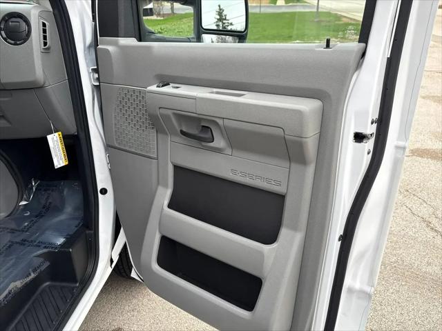 2022 Ford E-350 Cutaway Base