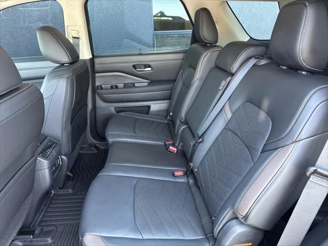 2025 Nissan Pathfinder Platinum FWD