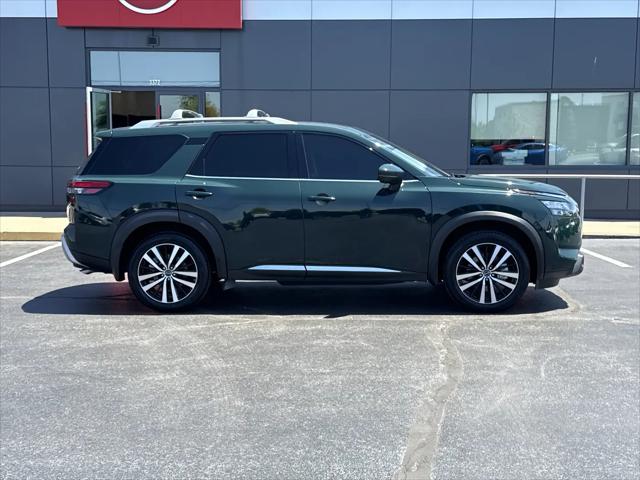 2025 Nissan Pathfinder Platinum FWD