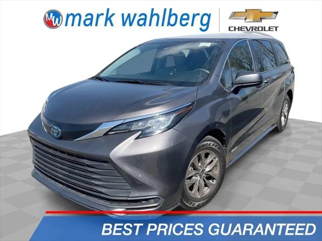 2021 Toyota Sienna LE for sale near Columbus, OH