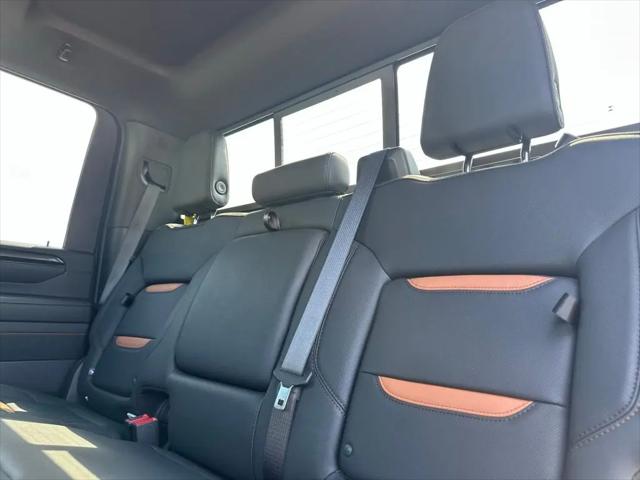 2024 GMC Sierra 2500HD 4WD Crew Cab Standard Bed AT4