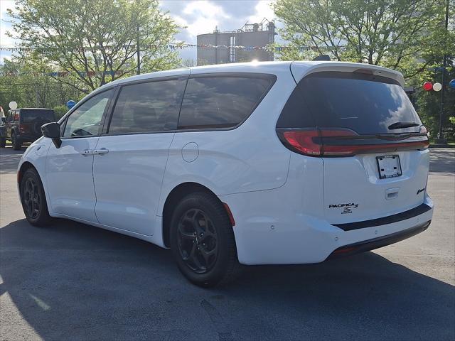 2023 Chrysler Pacifica Hybrid Limited