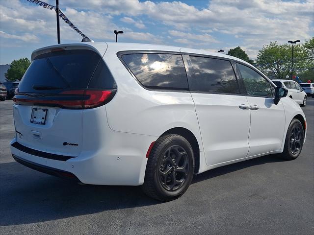 2023 Chrysler Pacifica Hybrid Limited