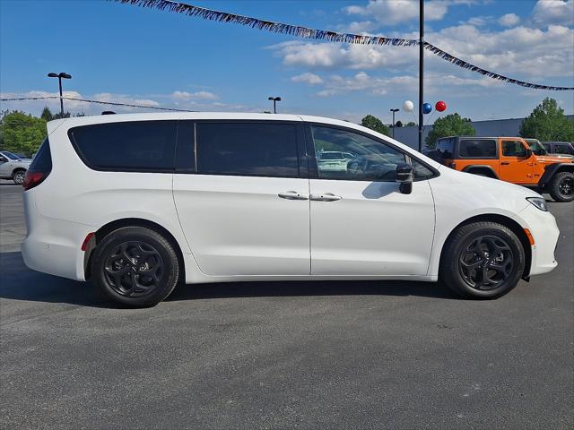 2023 Chrysler Pacifica Hybrid Limited