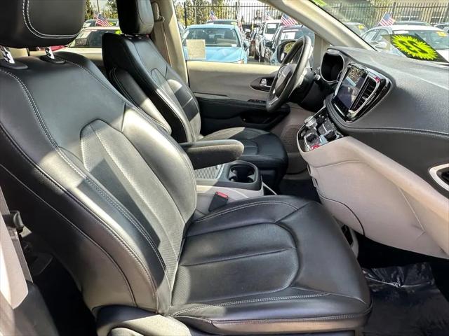 2023 Chrysler Pacifica Hybrid Touring L