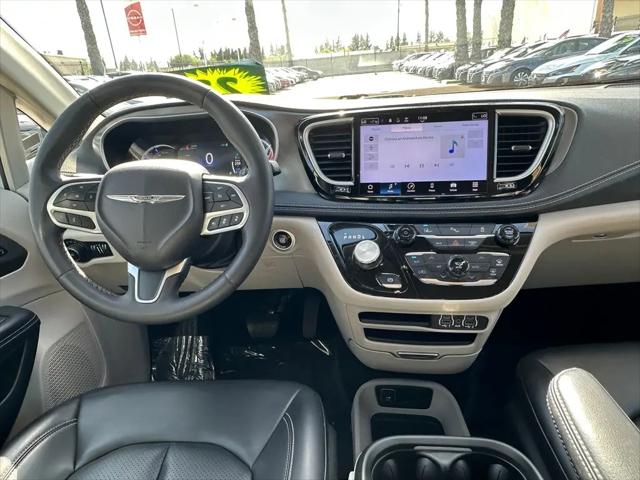 2023 Chrysler Pacifica Hybrid Touring L