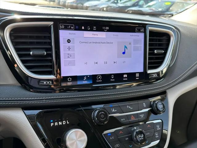 2023 Chrysler Pacifica Hybrid Touring L