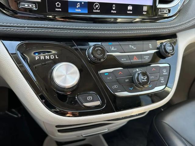 2023 Chrysler Pacifica Hybrid Touring L
