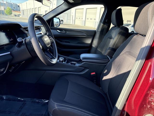 2025 Jeep Grand Cherokee Laredo X 4x4