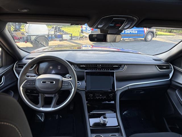 2025 Jeep Grand Cherokee Laredo X 4x4