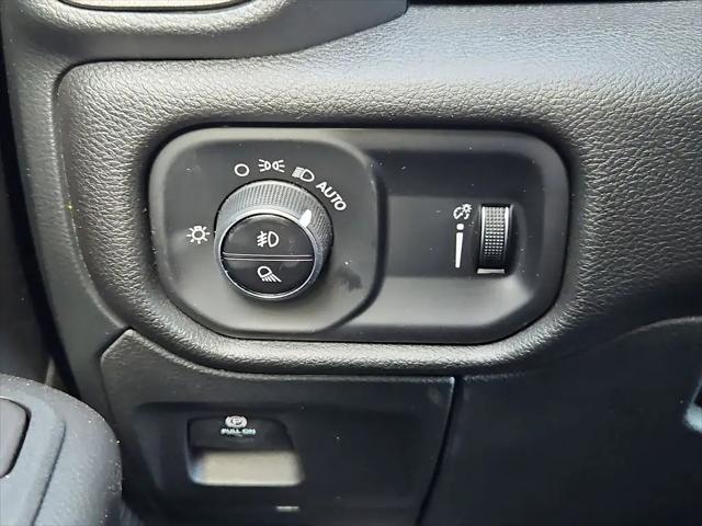 2026 Ram 1500 Warlock Crew Cab 4x4 5'7" Box