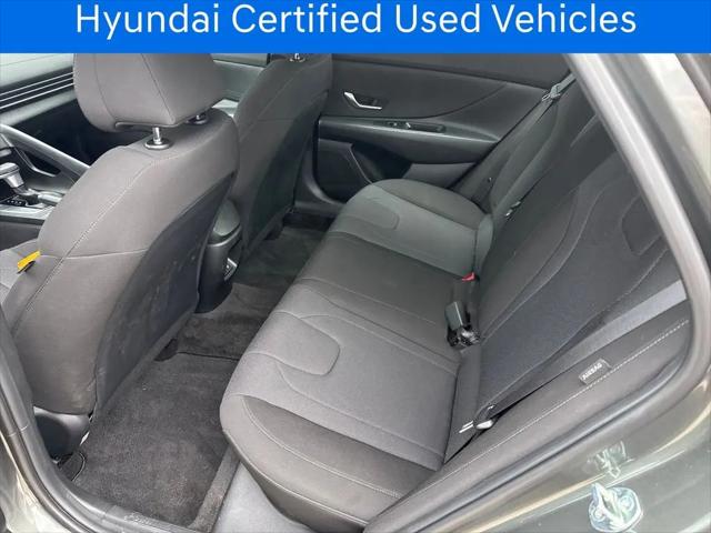 2025 Hyundai Elantra SE