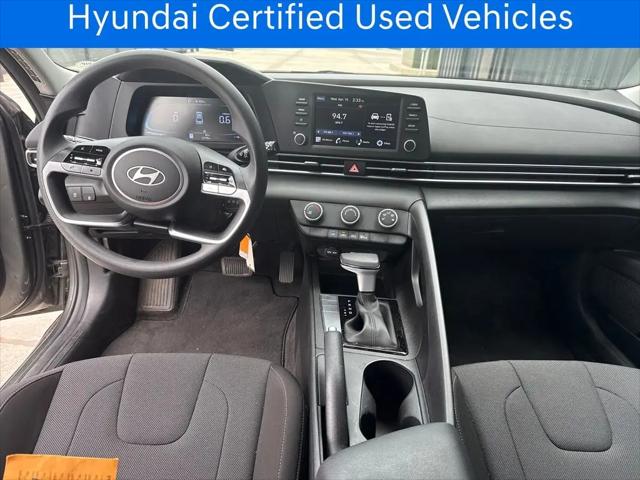2025 Hyundai Elantra SE