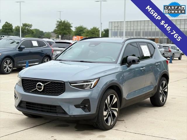 2023 Volvo XC40 B5 Plus Dark Theme