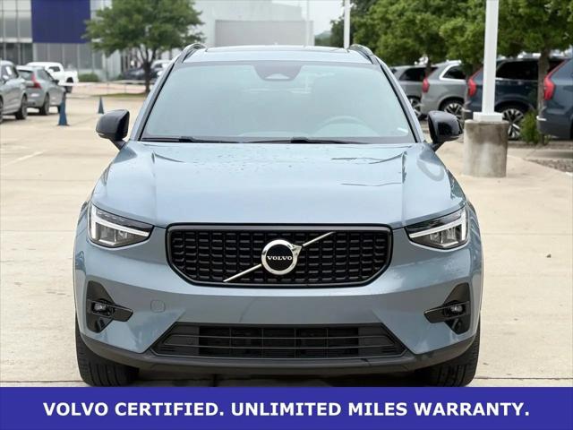 2023 Volvo XC40 B5 Plus Dark Theme