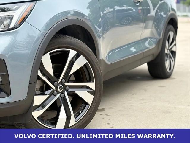 2023 Volvo XC40 B5 Plus Dark Theme