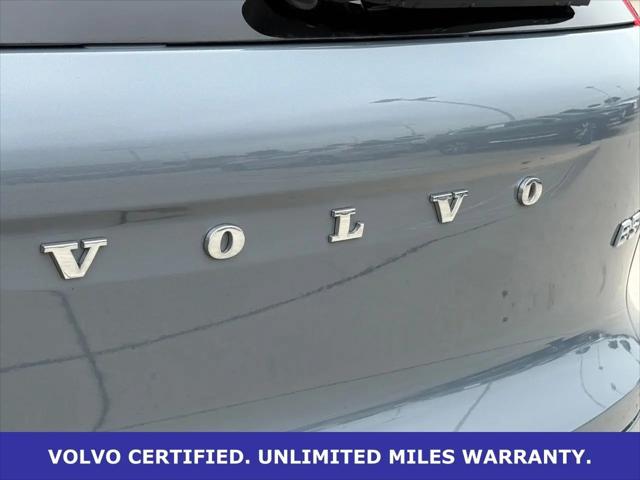 2023 Volvo XC40 B5 Plus Dark Theme