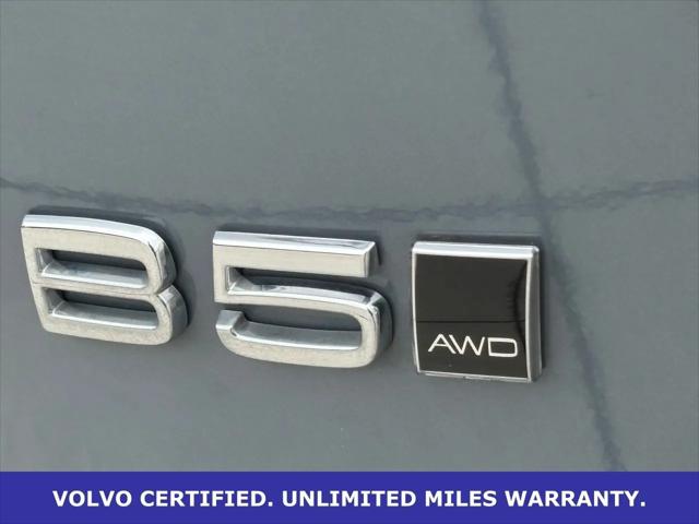 2023 Volvo XC40 B5 Plus Dark Theme
