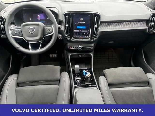 2023 Volvo XC40 B5 Plus Dark Theme