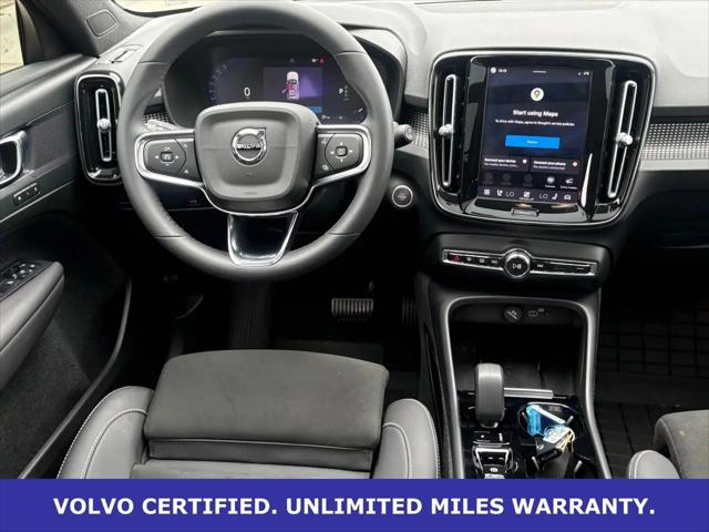2023 Volvo XC40 B5 Plus Dark Theme