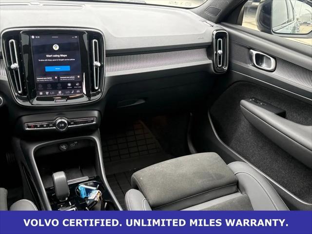 2023 Volvo XC40 B5 Plus Dark Theme