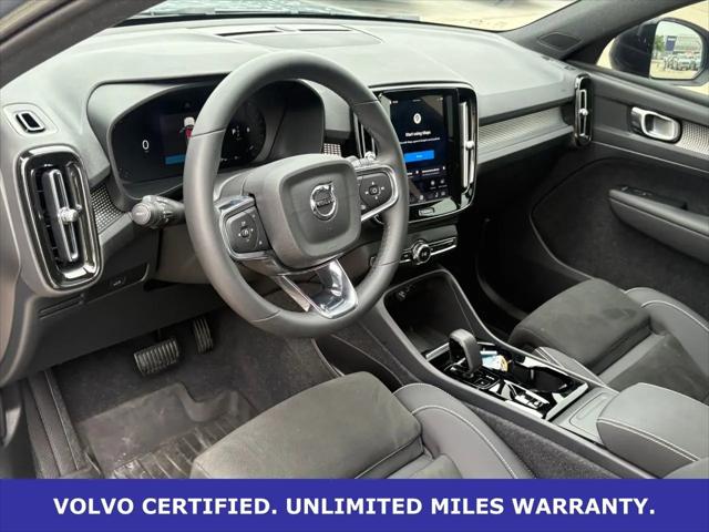 2023 Volvo XC40 B5 Plus Dark Theme