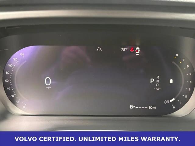 2023 Volvo XC40 B5 Plus Dark Theme