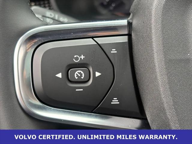 2023 Volvo XC40 B5 Plus Dark Theme
