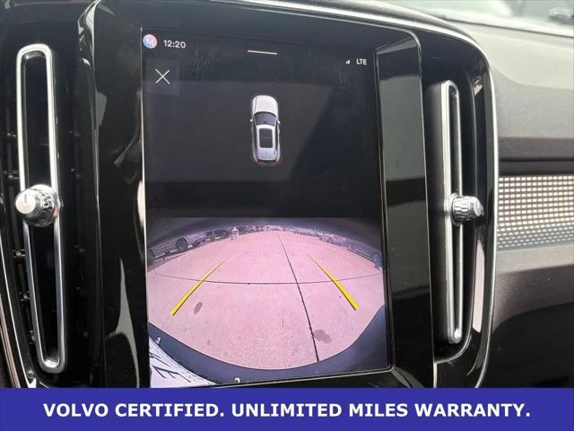 2023 Volvo XC40 B5 Plus Dark Theme