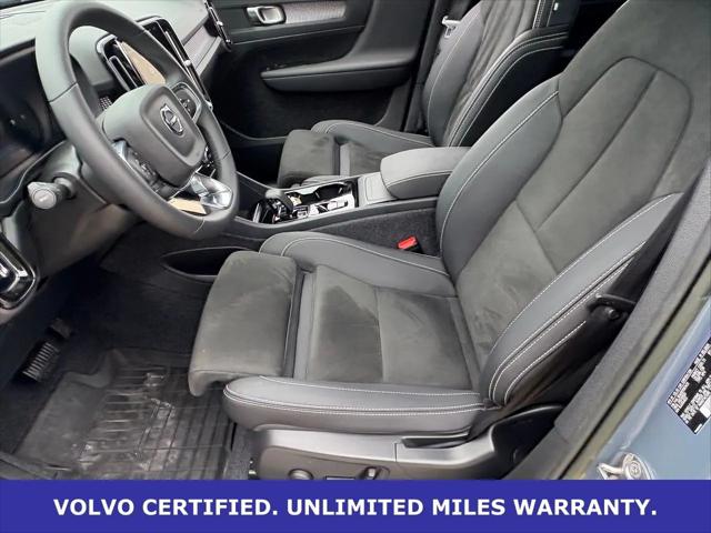 2023 Volvo XC40 B5 Plus Dark Theme