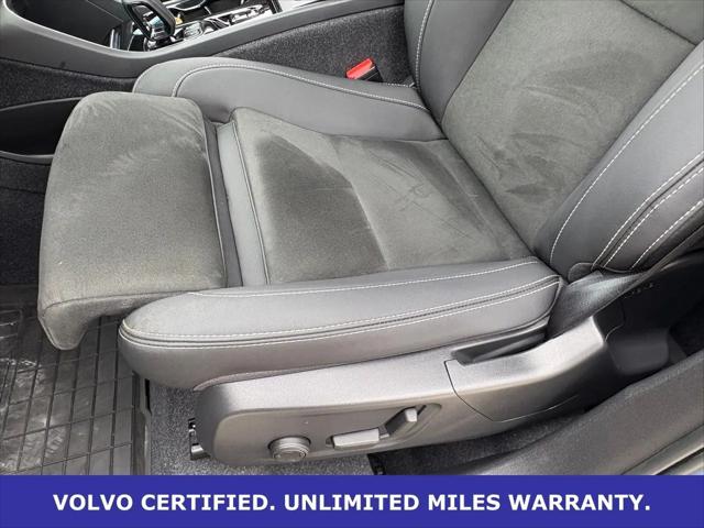 2023 Volvo XC40 B5 Plus Dark Theme