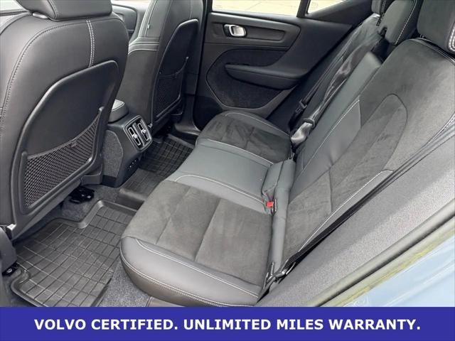 2023 Volvo XC40 B5 Plus Dark Theme