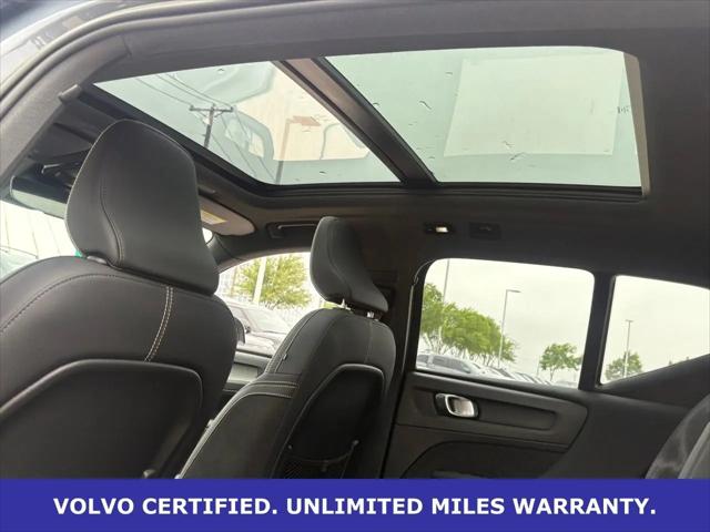 2023 Volvo XC40 B5 Plus Dark Theme