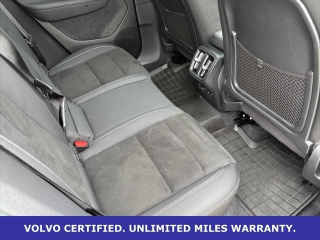 2023 Volvo XC40 B5 Plus Dark Theme