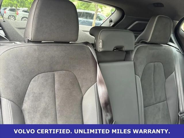 2023 Volvo XC40 B5 Plus Dark Theme