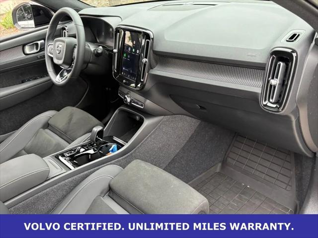 2023 Volvo XC40 B5 Plus Dark Theme