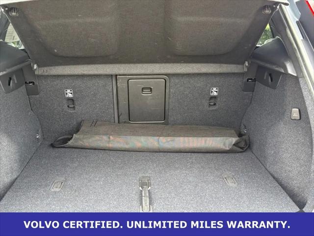 2023 Volvo XC40 B5 Plus Dark Theme