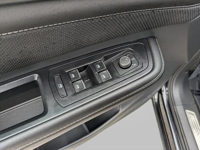 2026 Volkswagen Atlas Cross Sport SE with Technology